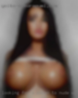 looking for a woman to nude with me