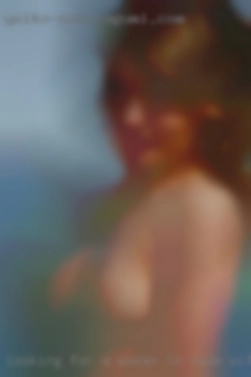 looking for a woman to nude with me